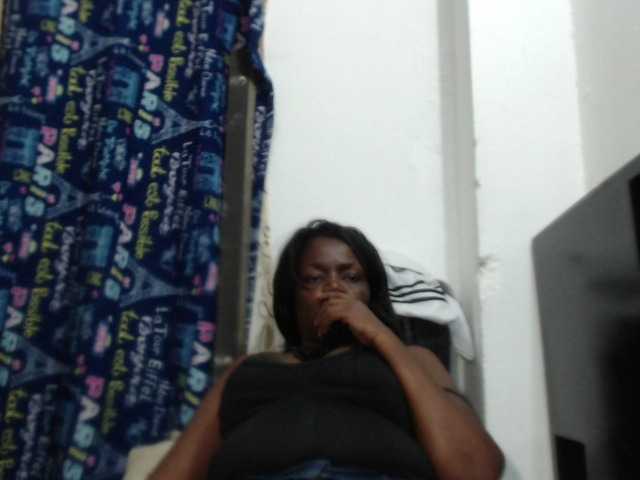 Yayın ekran görüntüleri BigBustyBlack