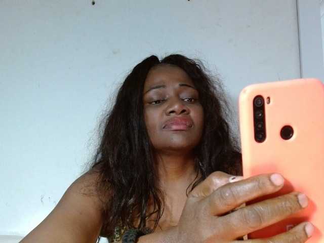 Yayın ekran görüntüleri BigBustyBlack