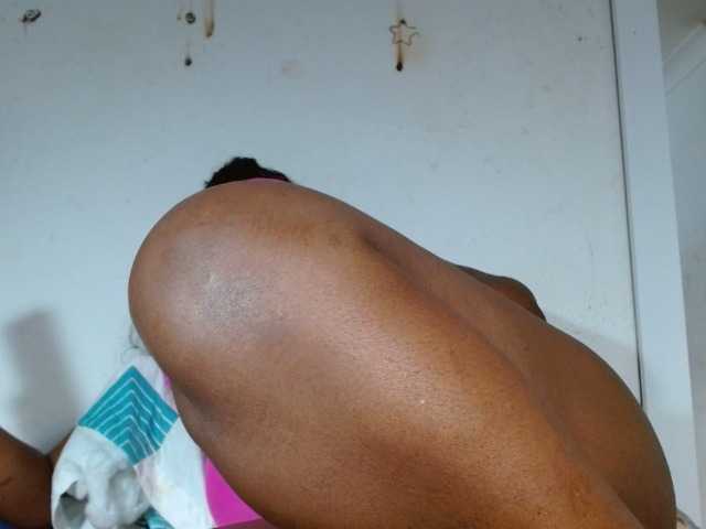 Yayın ekran görüntüleri BigBustyBlack