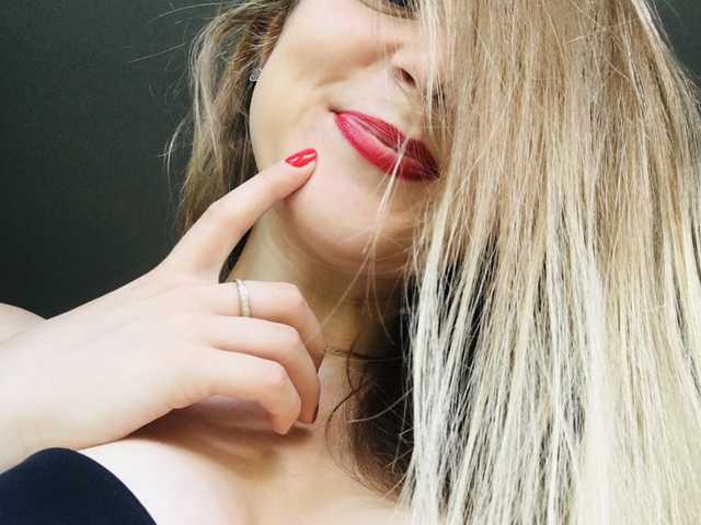 Profilin fotoğrafı blonde-kisses