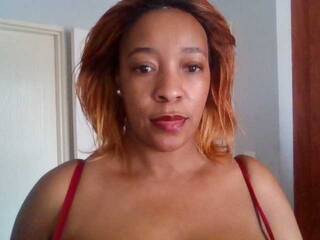 Erotik görüntülü sohbet BustyAfribabe