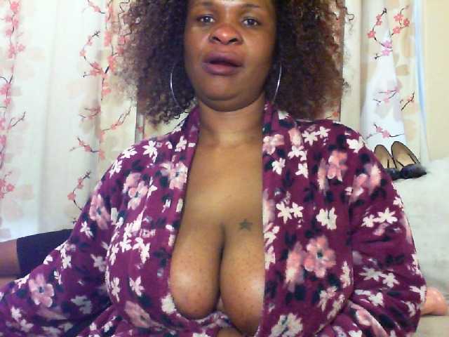 Yayın ekran görüntüleri BUSTYMELLONS