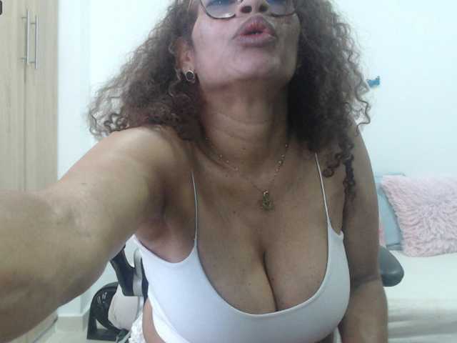 Fotoğraflar BustyXMilf Welcome Guys! ANAL At Goal! 2000 tokens