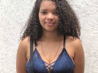 Erotik görüntülü sohbet CamillWilliam