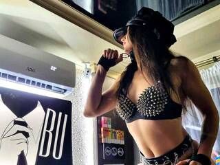 Erotik görüntülü sohbet Carin-France