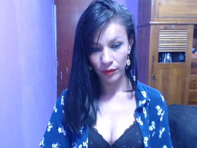 Fotoğraflar carolinerebel Hello welcome to my room. This Latin wants to play with you