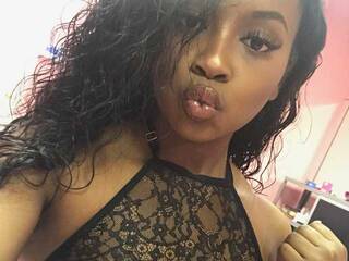 Erotik görüntülü sohbet charliebarbie