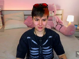 Erotik görüntülü sohbet CharlieeAdams