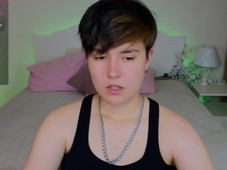 Erotik görüntülü sohbet CharlieeAdams