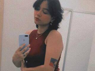 Erotik görüntülü sohbet CharliePrin