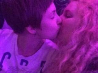 Erotik görüntülü sohbet chlorid