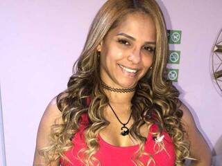 Erotik görüntülü sohbet CrystalSa