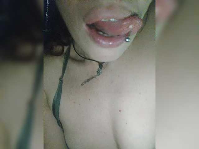 Fotoğraflar CurlyHanna #horny#pircing#tongue#nipples#perfored#milf#hottest#deeptroat#flexiblity#