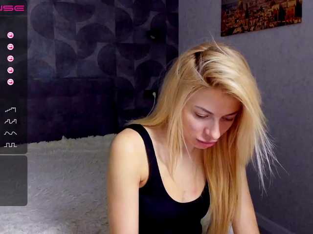 Fotoğraflar cuteblond122 Hi. I'm new here and I need fun and your attention and coins) I'm here for you)