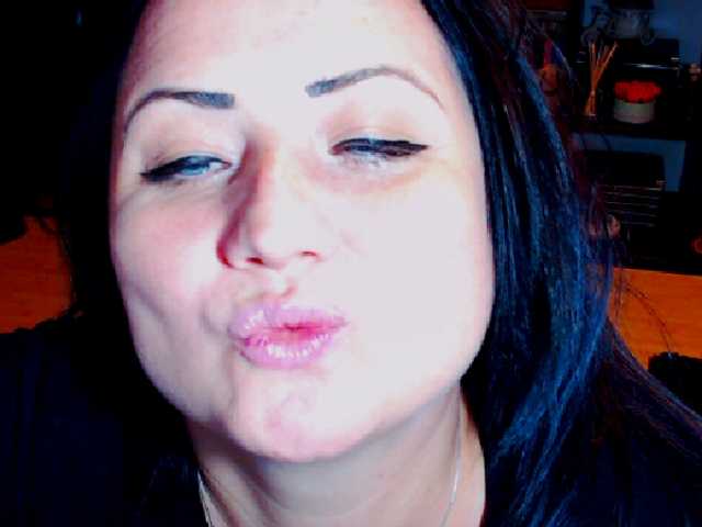 Yayın ekran görüntüleri KinkyDomina