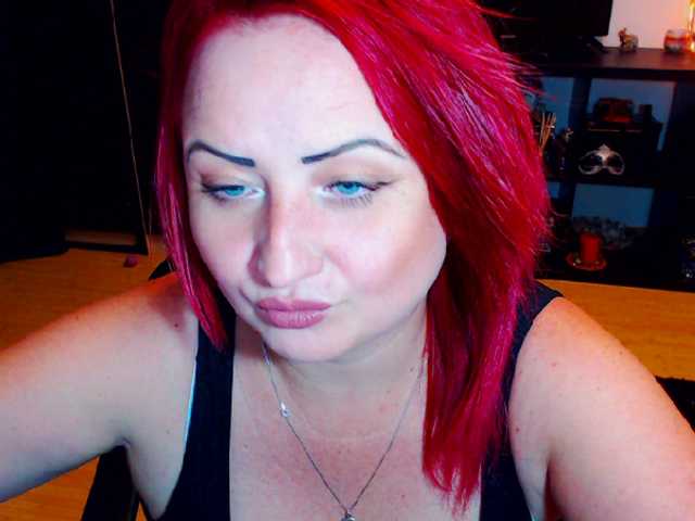 Yayın ekran görüntüleri KinkyDomina