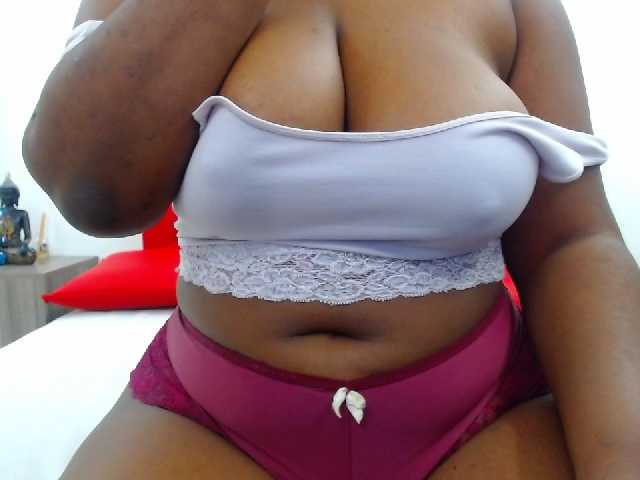 Fotoğraflar DarnellQueen Run your tongue through my body make your way down to my #pussy and endulge yourself with my body @goal #squirt #ride #dildo / #bbw #latina #lush #hitachi #bigass #bigboobs #ebony