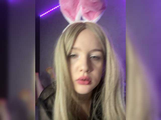 Fotoğraflar BunnyLegendary I use lovense only in group chat and in private