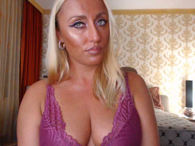 Fotoğraflar ItalianMoon Tip 33 tks for 11 times and give me a hot orgasm!! Lovense work from 10 tks!!