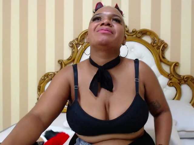 Fotoğraflar DiablaSmith I'm a Sucubo l, I'm so horny here, let's get naughty ♥! naked me and play with me ♥ play with my pussy at goal