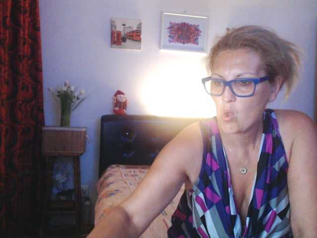Fotoğraflar Angel_Dm_Milf welcome guys♥let´s enjoy a good moment together, your tips make me undress and make me cum&squirt for you ;) For see tipmenu type /tipmenu #orgasm #squirt #bigboobs #lovense #bigass