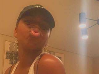 Erotik görüntülü sohbet Dubaeee