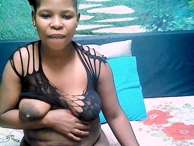 Fotoğraflar ebonygold92 hlw everyone lets have funs guys mess my room with tokens thank u....