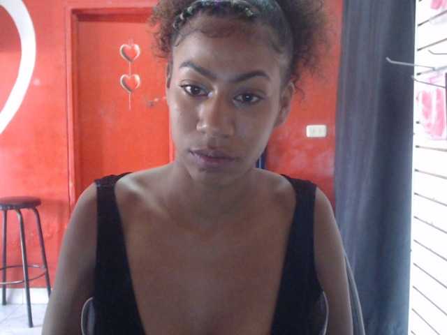 Yayın ekran görüntüleri EBONYMOM