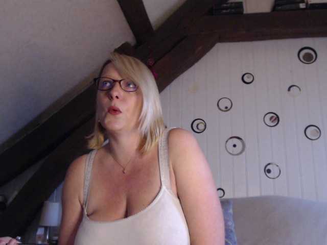 Yayın ekran görüntüleri EleannaRose