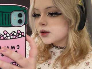 Erotik görüntülü sohbet SleepyHeadCat