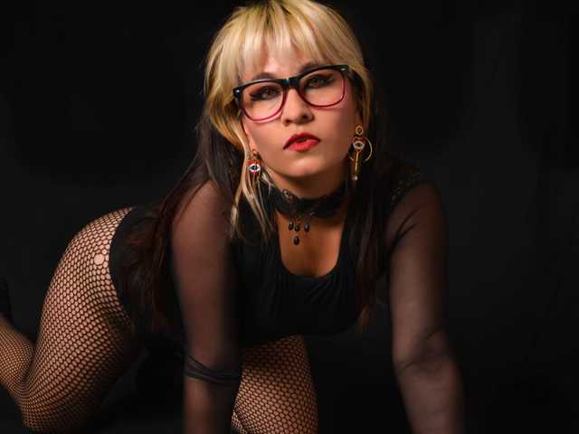 Profilin fotoğrafı elena-roberts