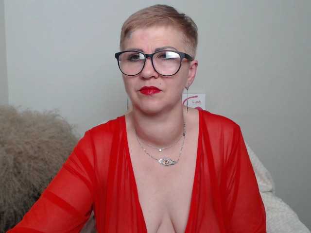 Fotoğraflar ElenaQweenn hello guys! i am new here, support my first day!11 if you like me,20 c2c,25 spank my ass,45 flash tits,66 flash pussy,100 get naked,150 pussyplay,250 toyplay!