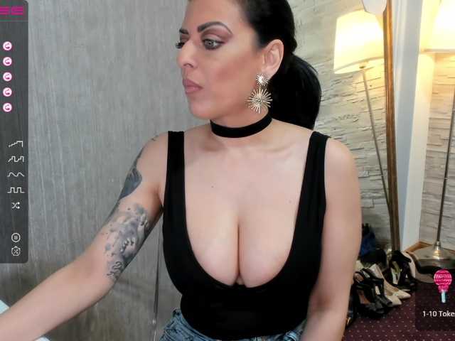 Fotoğraflar ElisaBaxter Hot MILF!!Ready for some fun ? @lush ! ! Make me WET with your TIPS !#brunette #milf #bigtits #bigass #squirt #cumshow #mommy @lovense #mommy #teen #greeneyes #DP #mom