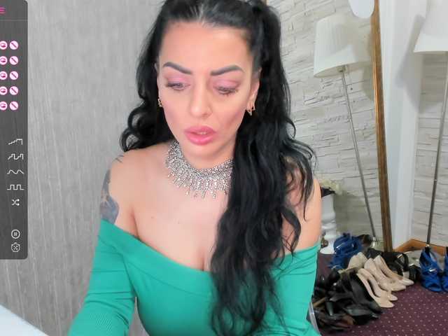Fotoğraflar ElisaBaxter Hot MILF!!Ready for some fun ? @lush ! ! Make me WET with your TIPS !#brunette #milf #bigtits #bigass #squirt #cumshow #mommy @lovense #mommy #teen #greeneyes #DP #mom