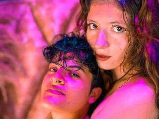 Erotik görüntülü sohbet MiaAndAlex