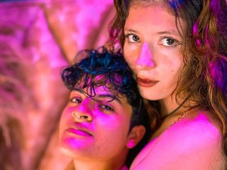 Erotik görüntülü sohbet MiaAndAlex