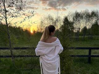 Erotik görüntülü sohbet Emaleena