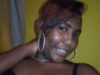 Erotik görüntülü sohbet Emellie