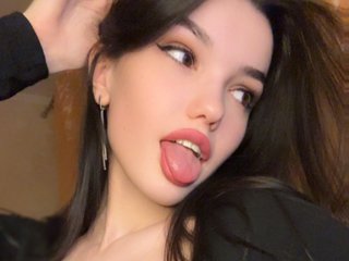 Erotik görüntülü sohbet Emilechka