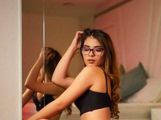 Erotik görüntülü sohbet Emili-Roose