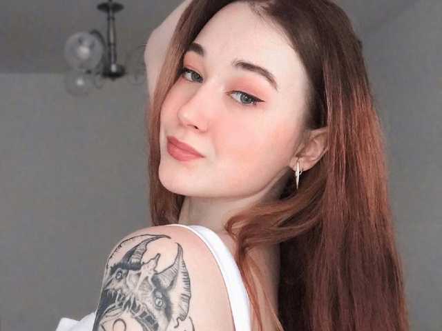 Profilin fotoğrafı emilia-edwrds