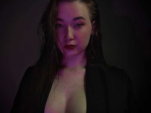 Profilin fotoğrafı emilia-edwrds