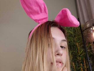 Erotik görüntülü sohbet EmiLovMur