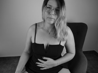 Erotik görüntülü sohbet Emy-Lana