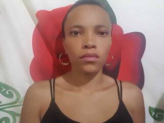 Erotik görüntülü sohbet EPIPHANNIE