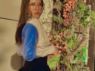 Erotik görüntülü sohbet NickyColienc