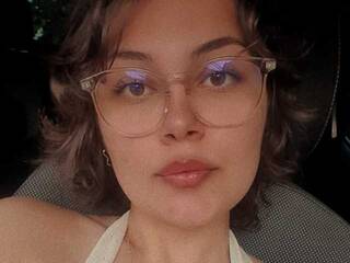 Erotik görüntülü sohbet evelyne-fox