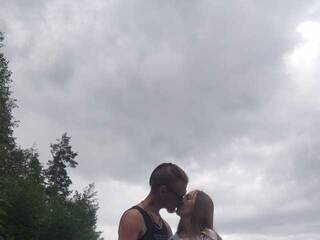 Erotik görüntülü sohbet F0XandM00N