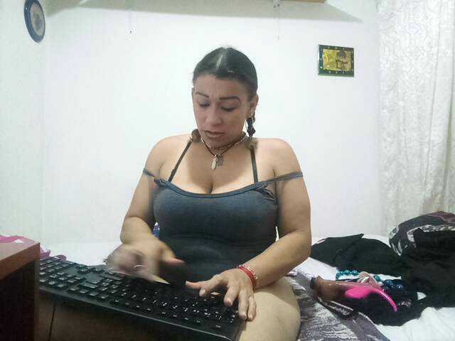 Fotoğraflar Fasttmilkx Welcome to my room make me come rich lovence more tokens more vibration