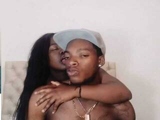 Erotik görüntülü sohbet Feirycouple